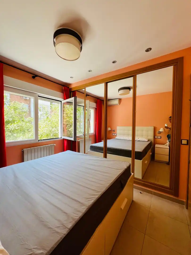 Schlafzimmer von Wohnung zur Miete in Madrid mit Klimaanlage, Heizung und Möbliert