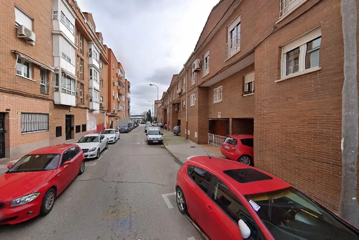 Vista exterior de Casa adosada en venda en Fuenlabrada amb Calefacció i Traster