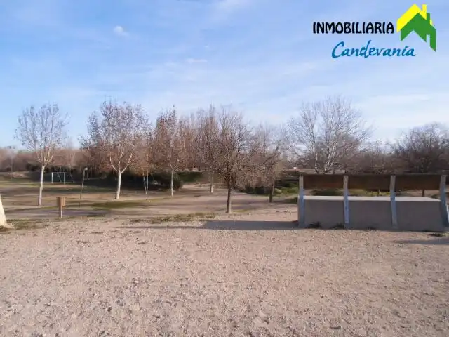 Wohnbaugrundstück zum Verkauf in Zuera, imagen 2