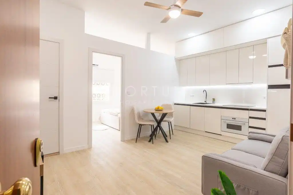 Cuina de Apartament en venda en Málaga amb Aire condicionat, Moblat i Forn
