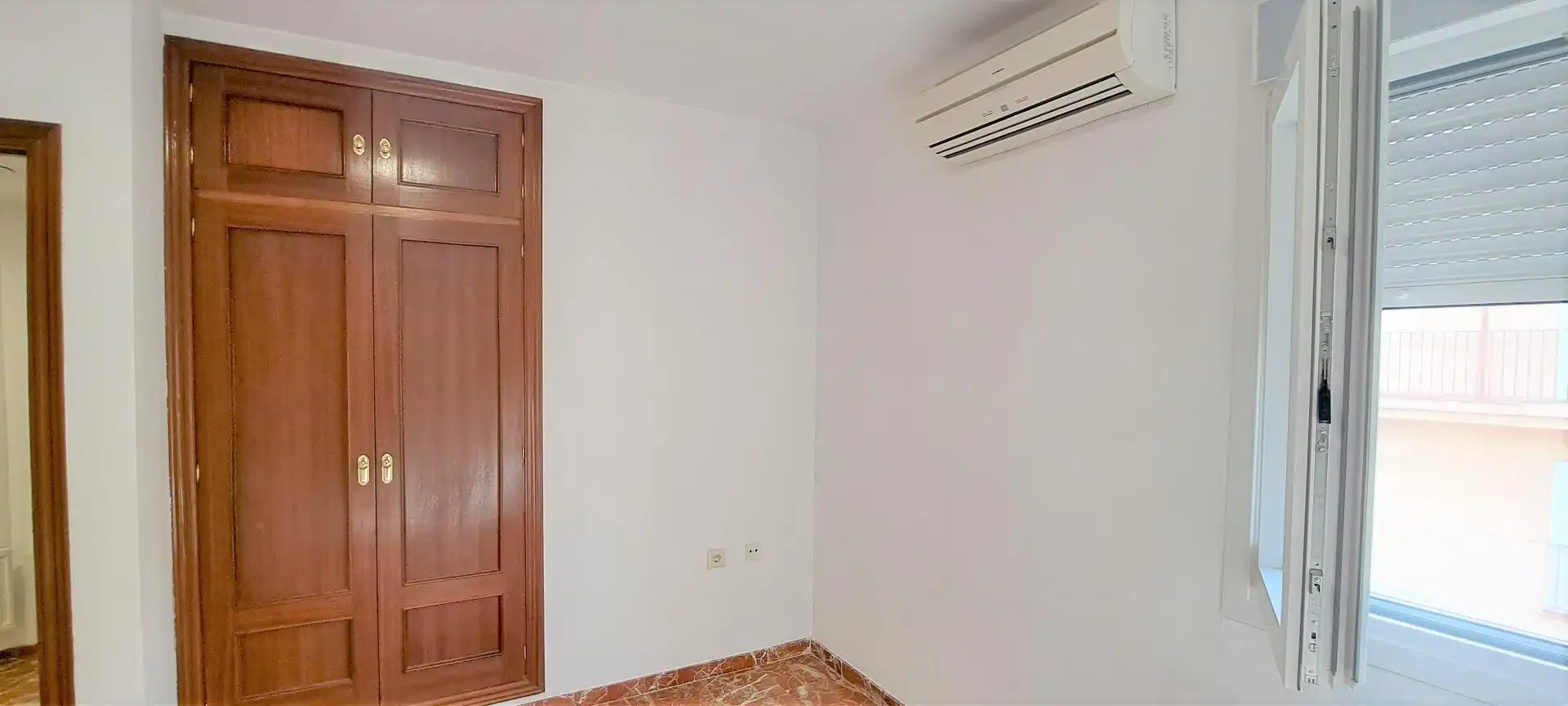 Dormitori de Dúplex de lloguer en Granada amb Aire condicionat i Traster