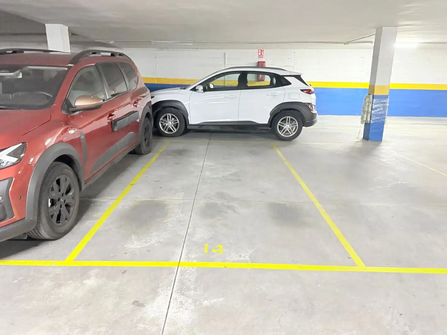 Aparcament de Pis en venda en Fuengirola amb Terrassa i Piscina comunitària