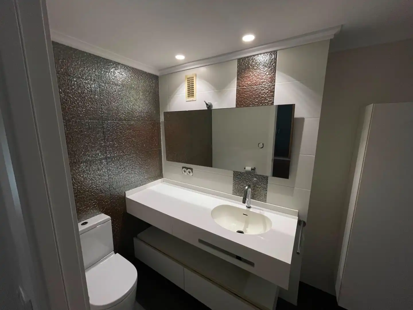 Bathroom of Duplexes for rent in Valencia  with Parquet flooring, Terrace and Furnished