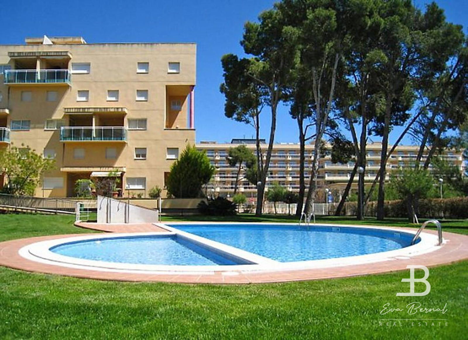 Swimming pool of Duplex for sale in Salou  with Air Conditioner, Heating and Terrace