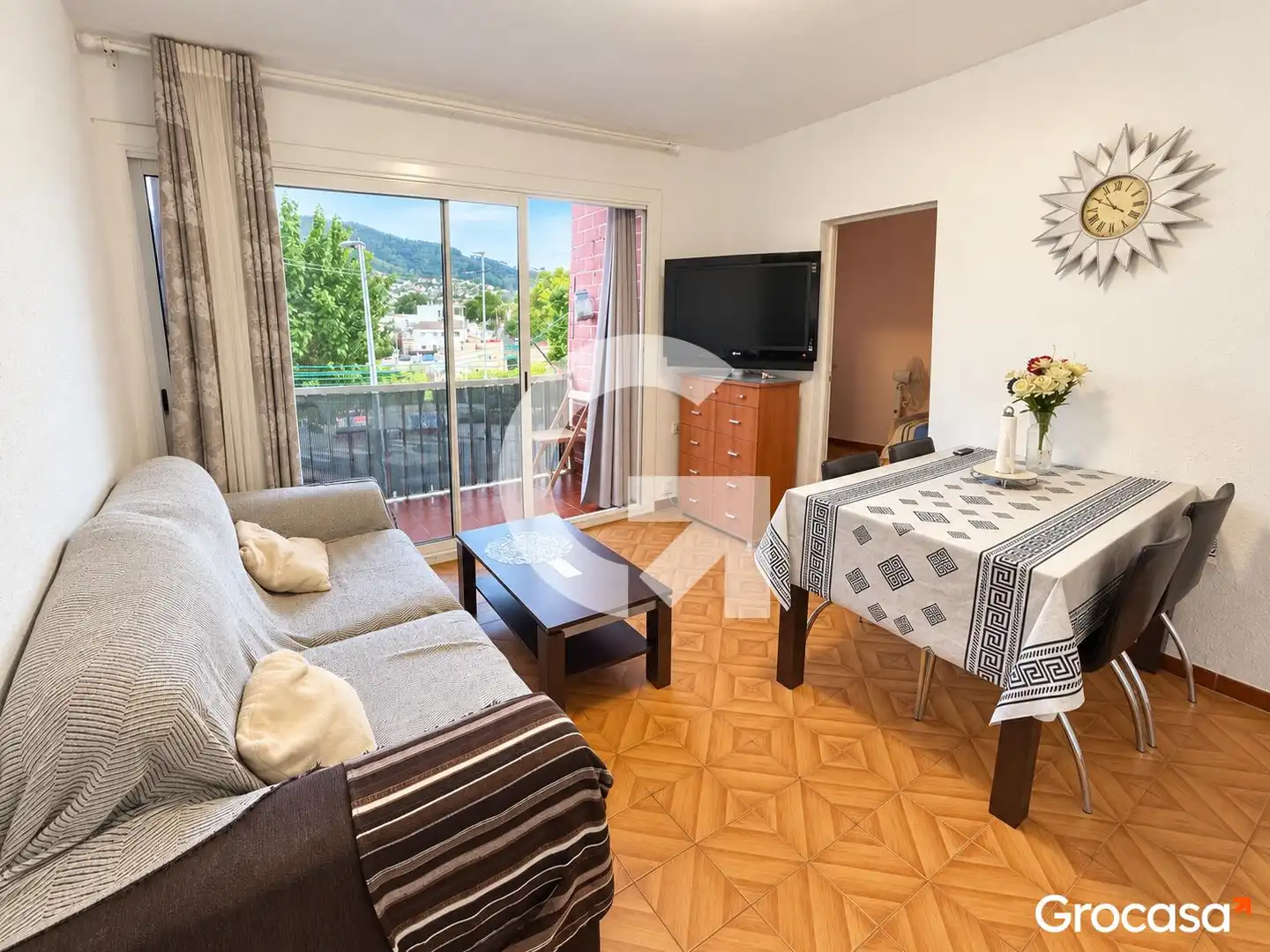Piso con terraza en venta en CL OLOT, imagen 4