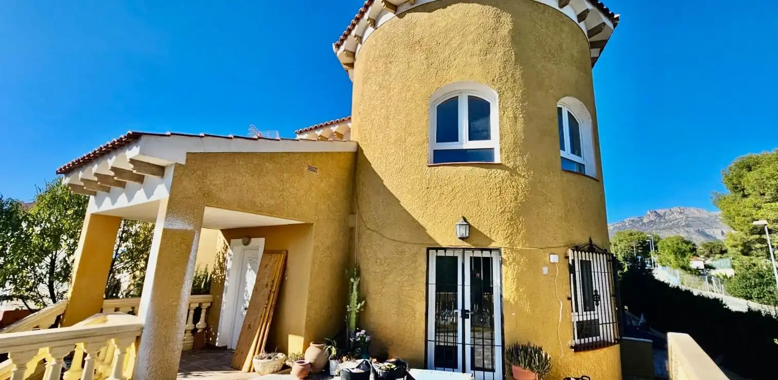 Vista exterior de Casa o chalet en venta en La Nucia con Aire acondicionado, Jardín privado y Terraza