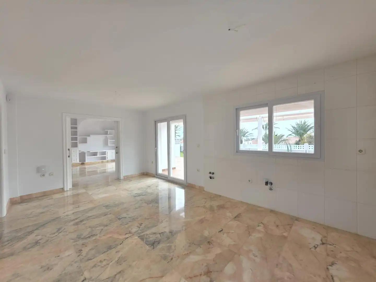 Sala d'estar de Casa o xalet en venda en El Ejido amb Traster, Piscina i Alarma