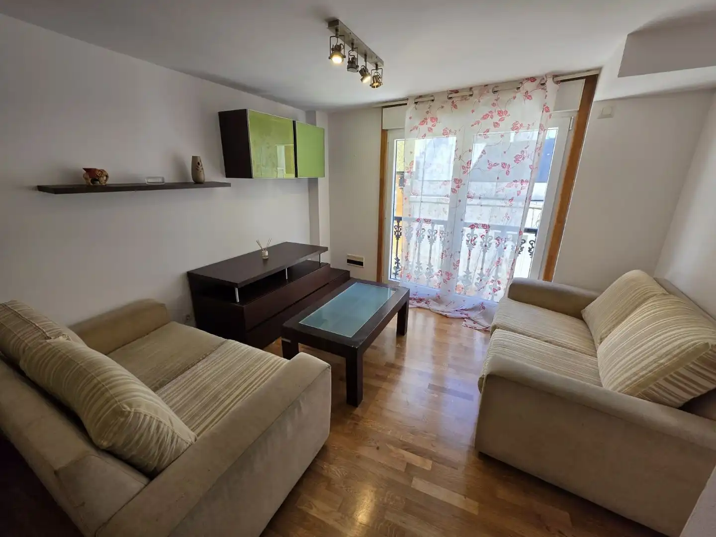 Sala d'estar de Apartament en venda en A Coruña Capital  amb Calefacció