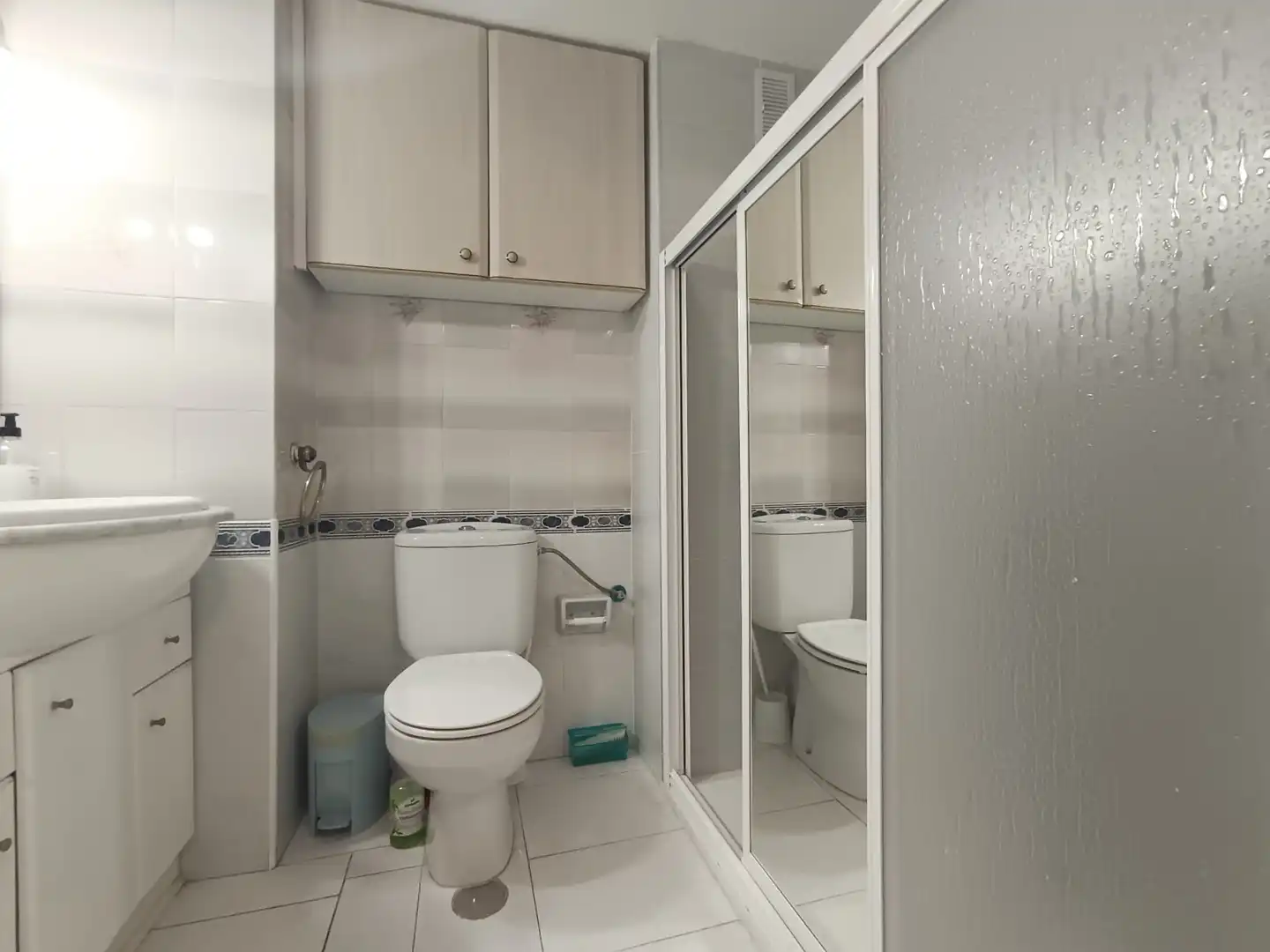 Bathroom of Apartments for sale in Benidorm  with Storage room, Swimming Pool and Furnished