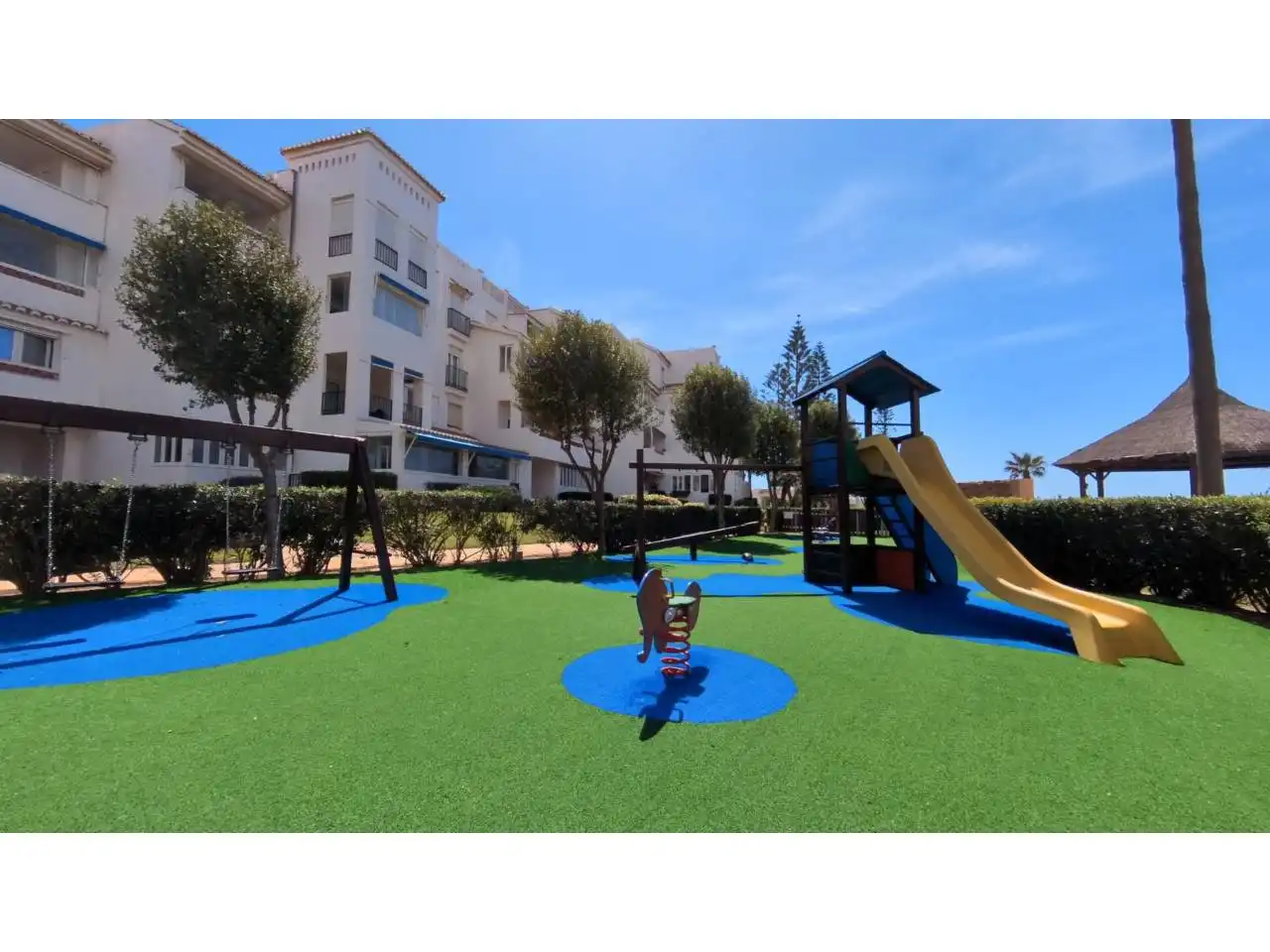 Vista exterior de Apartament en venda en El Ejido amb Terrassa, Moblat i Piscina comunitària