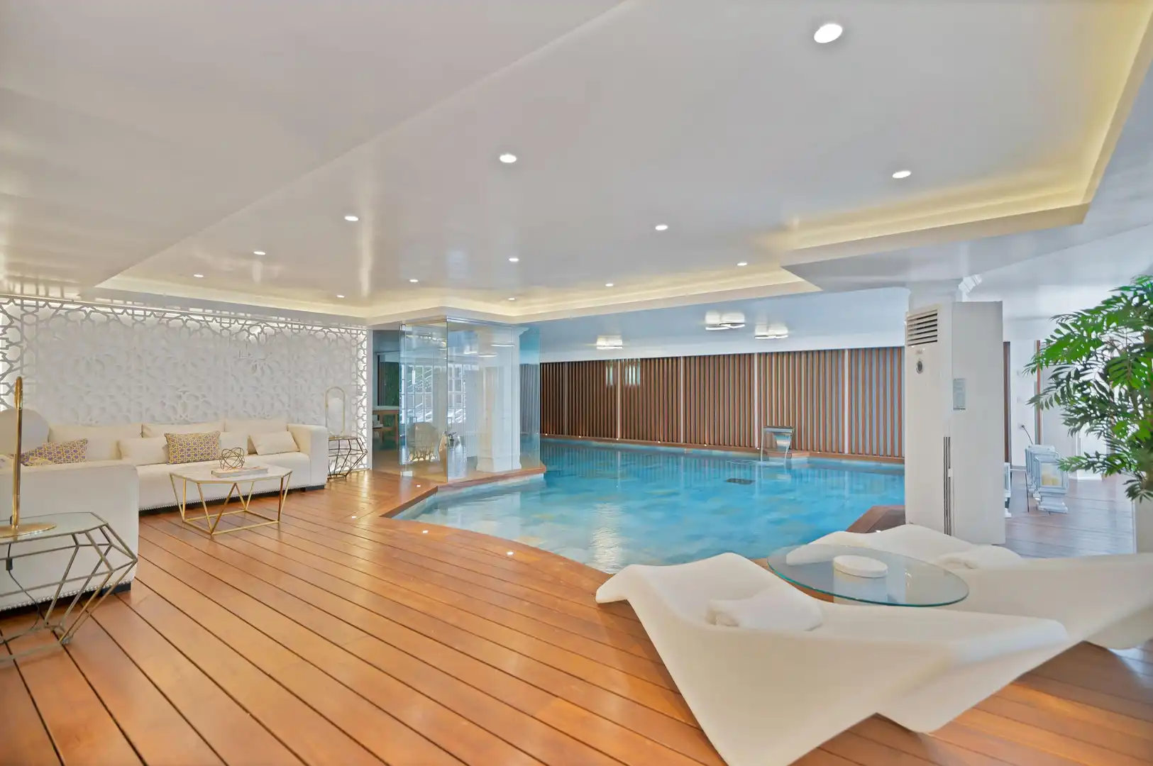 Schwimmbecken von Haus oder Chalet zur Miete in Marbella mit Heizung, Privatgarten und Terrasse