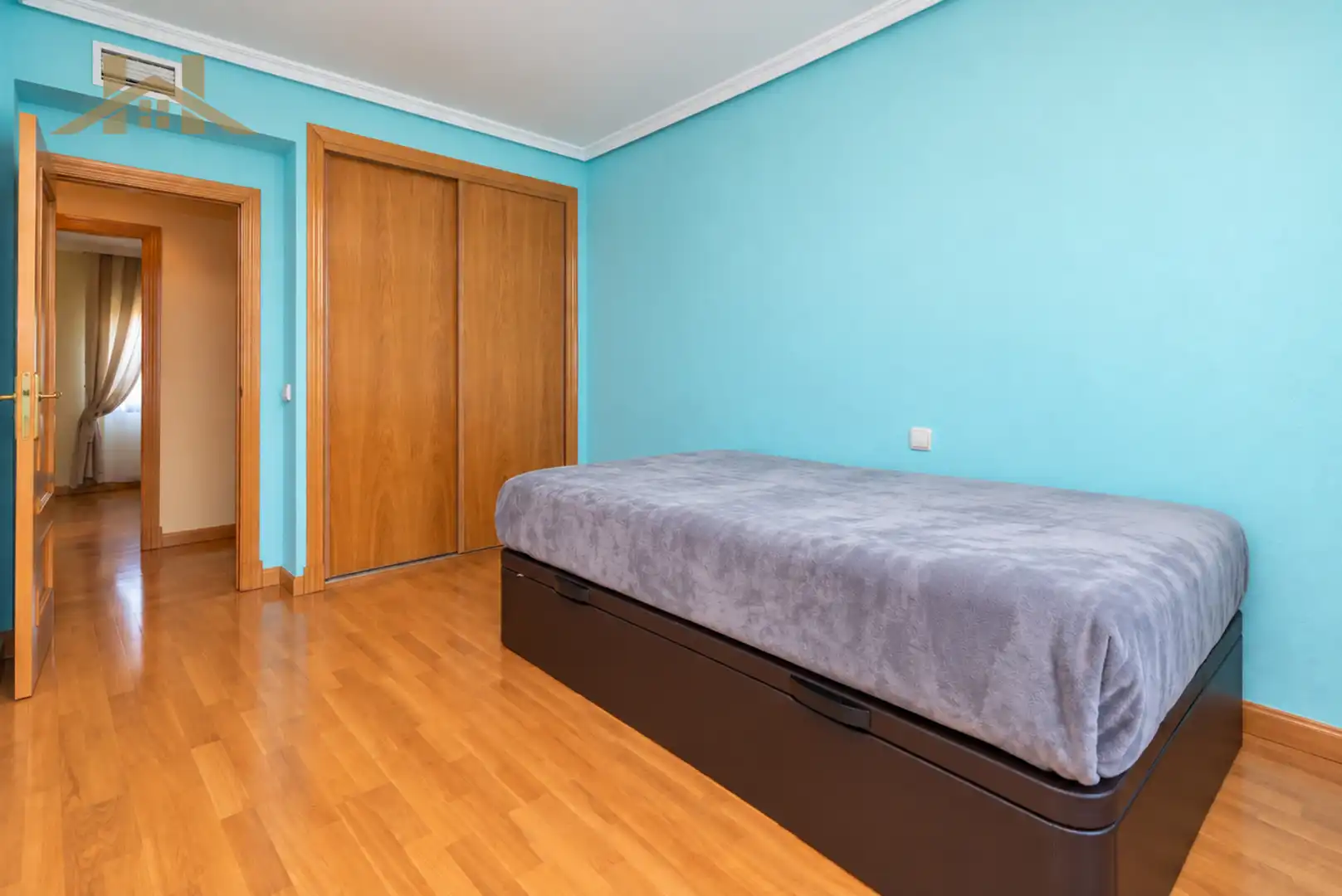 Habitación de Casa adosada en venta en Majadahonda con Aire acondicionado, Calefacción y Jardín privado