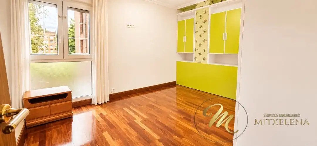 Sala d'estar de Pis en venda en Getxo  amb Calefacció i Traster