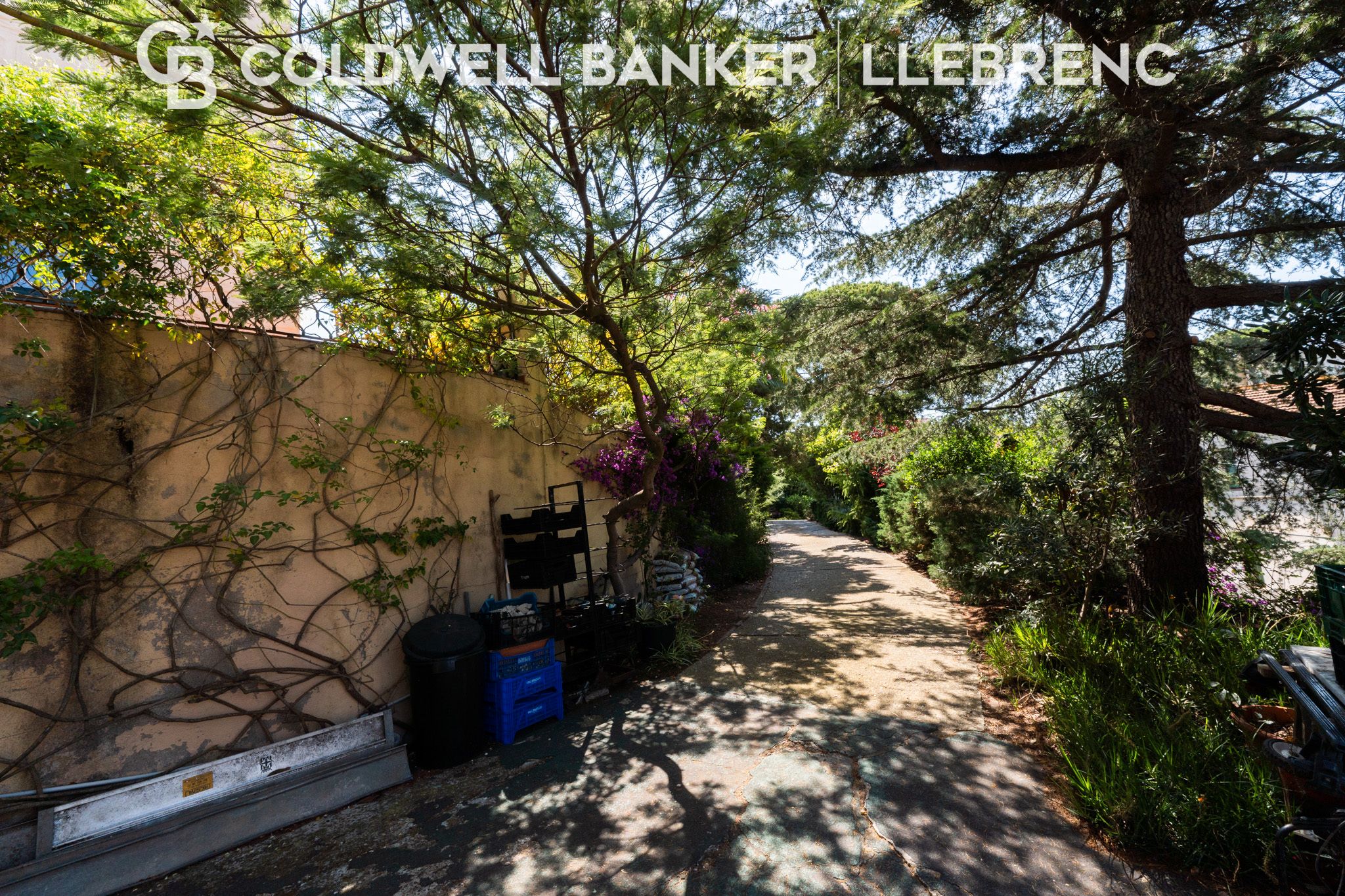 Exterior view of House or chalet for sale in  Barcelona Capital  with Air Conditioner, Heating and Private garden