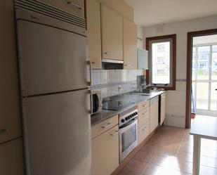 Cuina de Apartament de lloguer en Santiago de Compostela  amb Calefacció, Terrassa i Traster