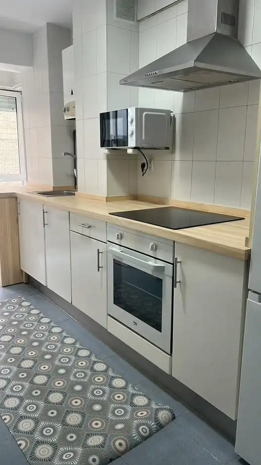 Cocina de Piso de alquiler en Torrelavega  con Calefacción, Parquet y Amueblado