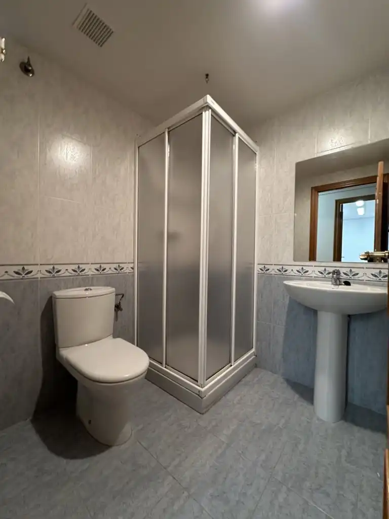 Baño de Piso en venta en  Logroño con Calefacción, Parquet y Terraza