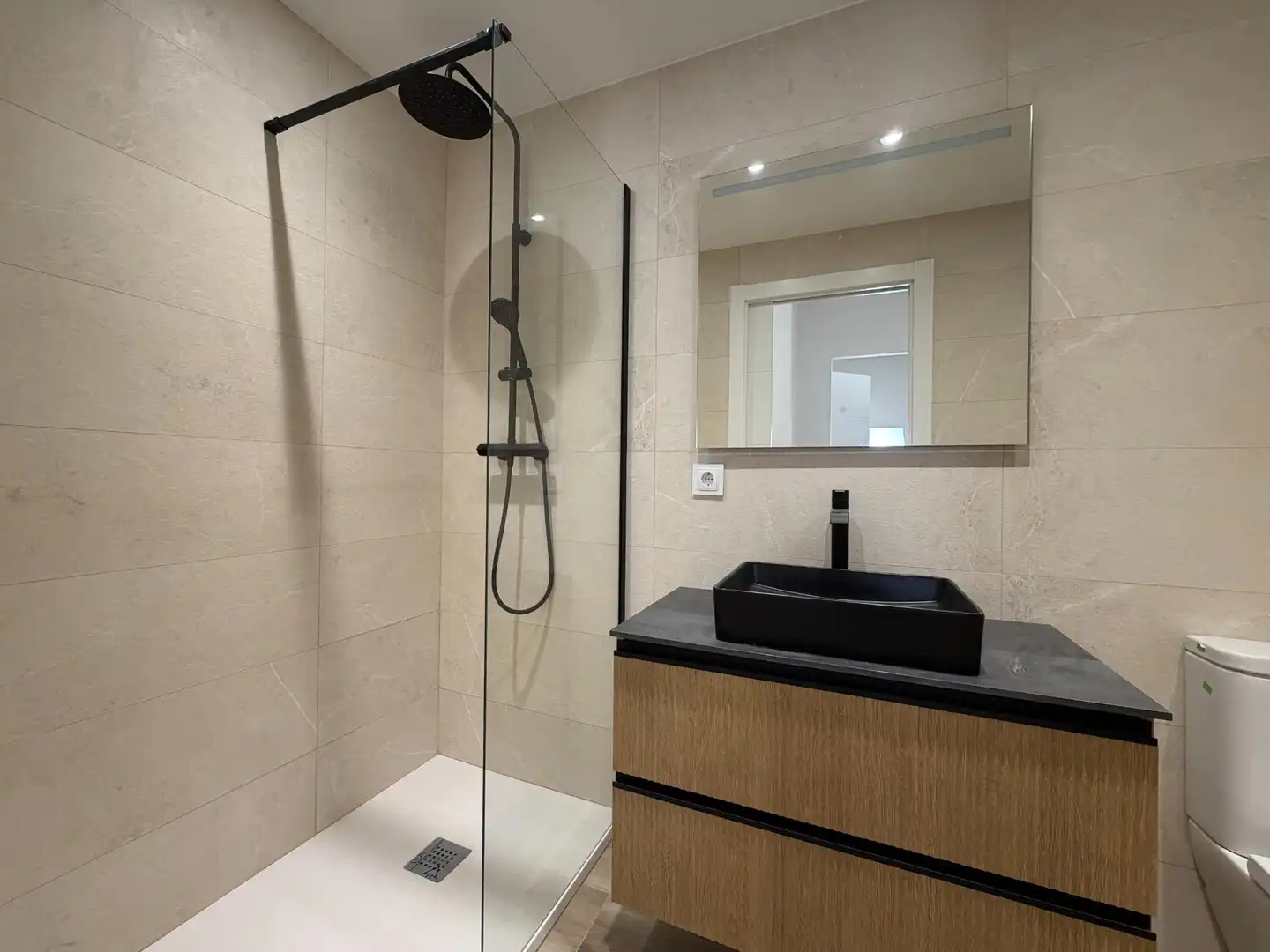 Baño de Piso en venta en Sabadell con Calefacción y Balcón