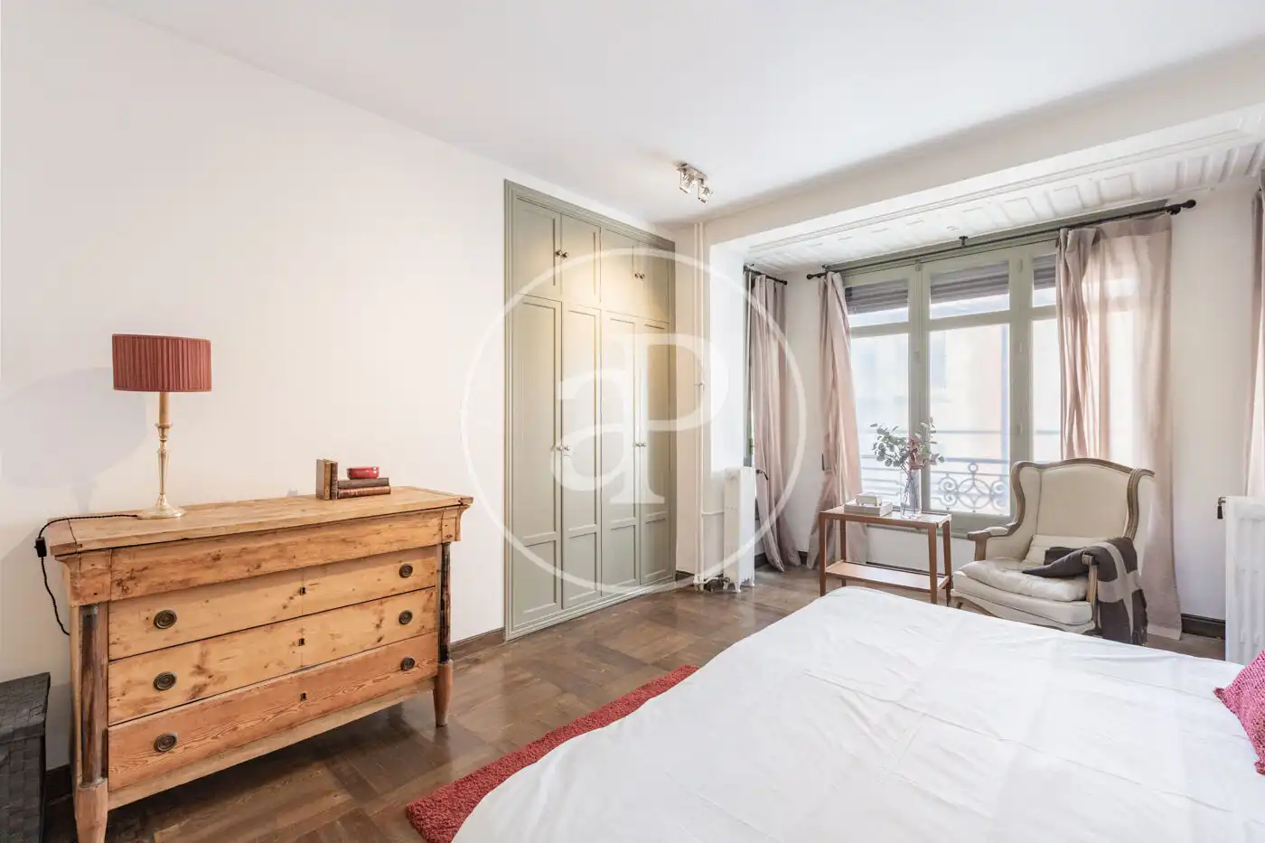 Flat for rent in C. de Moreto, Jerónimos