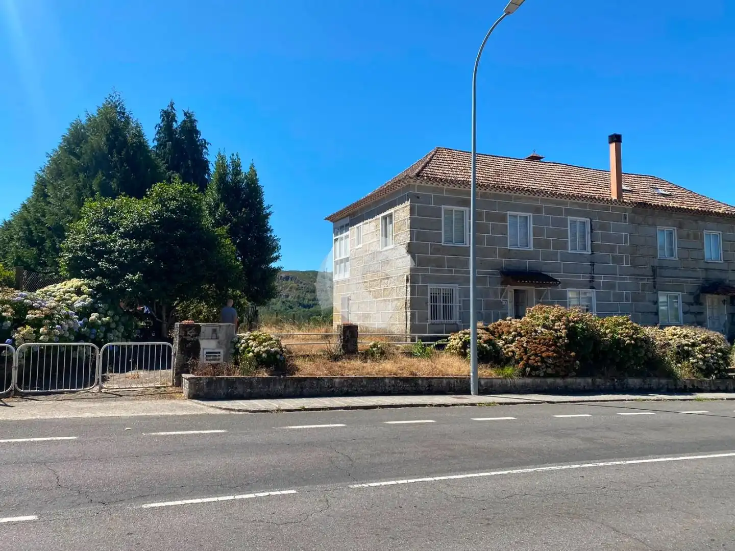 Vista exterior de Casa adosada en venda en Esgos amb Jardí privat