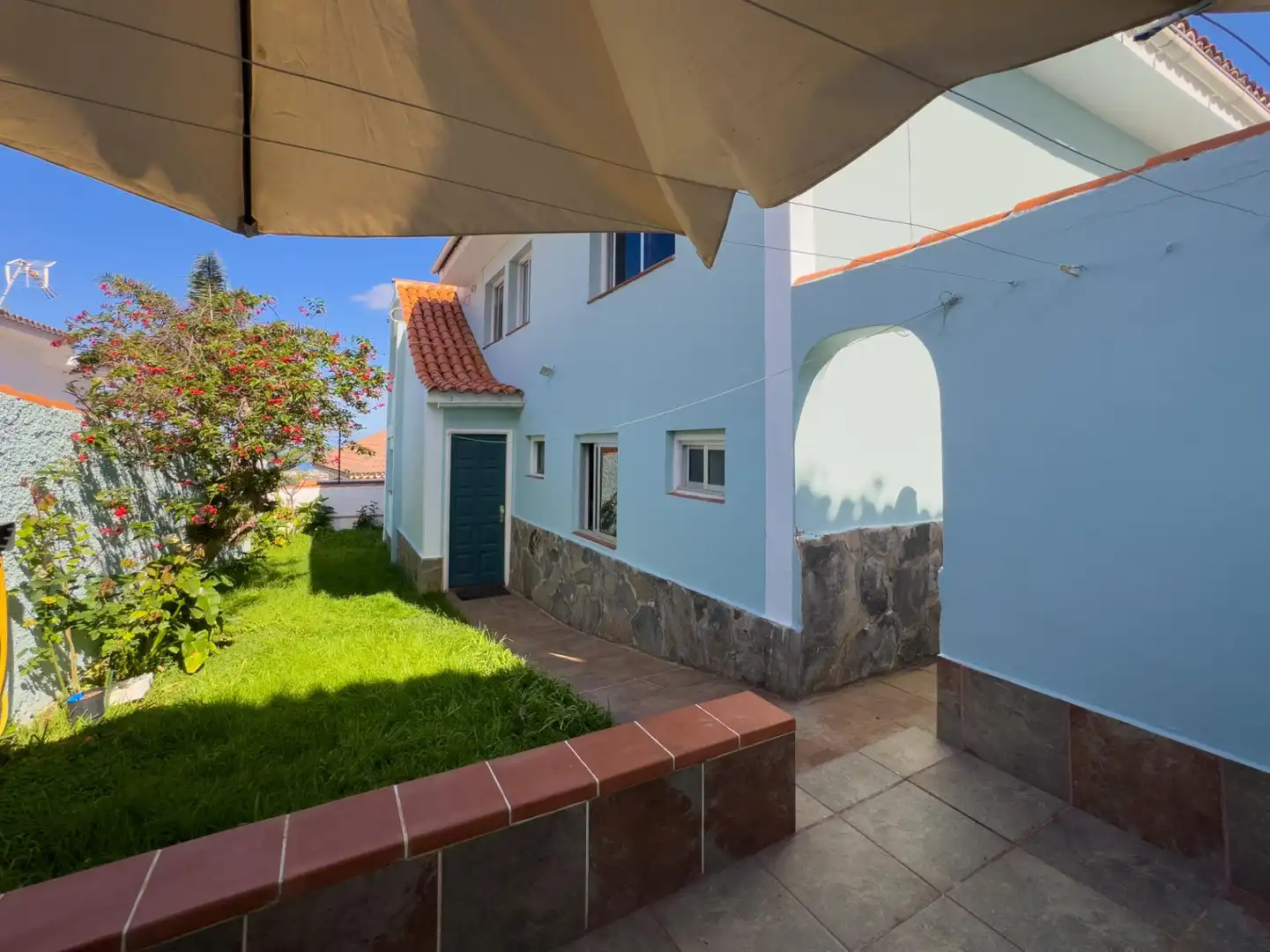 Vista exterior de Casa o xalet en venda en La Orotava amb Jardí privat