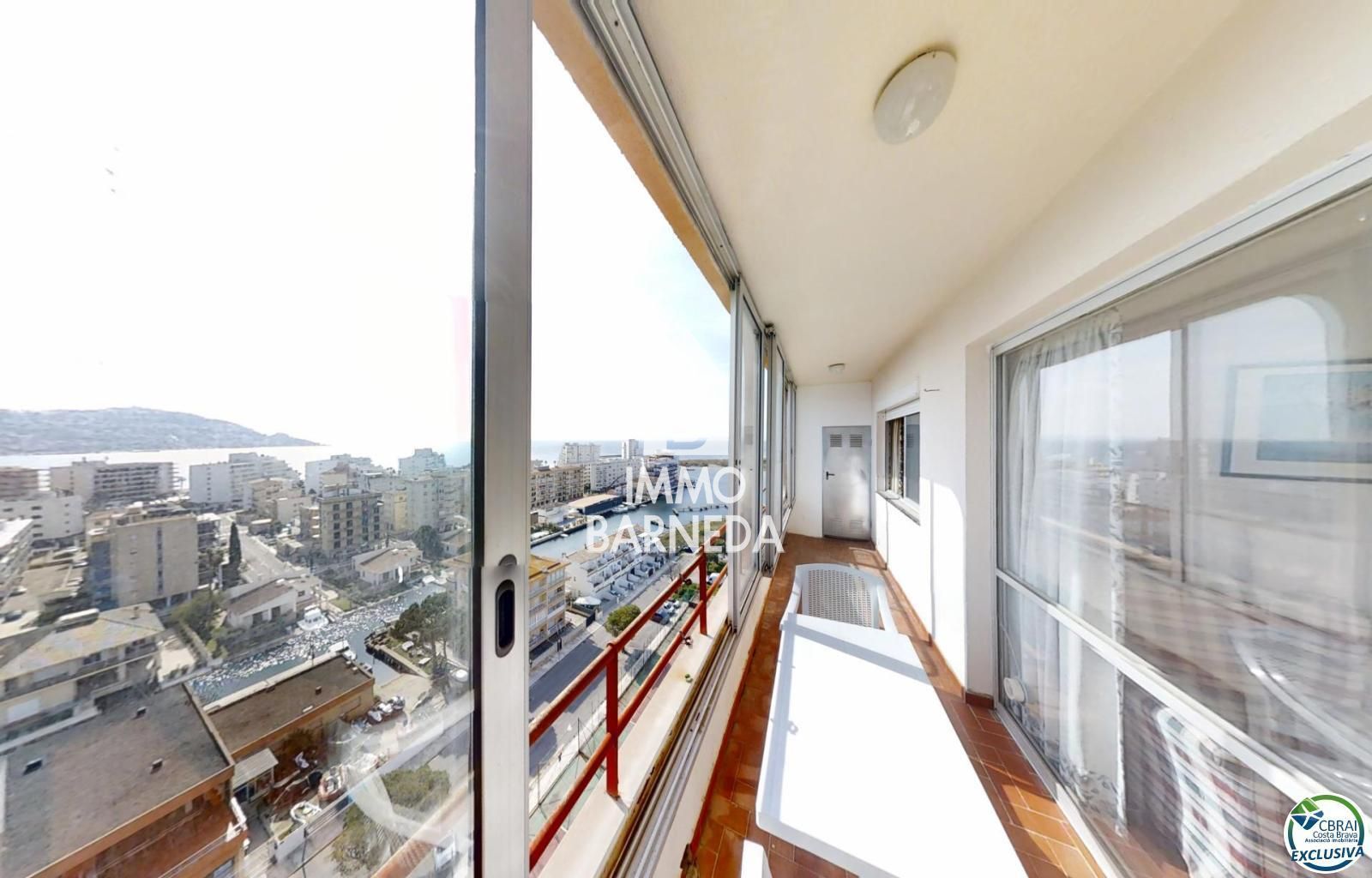 Außenansicht von Wohnung zum Verkauf in Roses mit Terrasse, Schwimmbad und Balkon