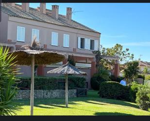 Vista exterior de Casa adosada en venda en Chiclana de la Frontera amb Aire condicionat, Jardí privat i Moblat