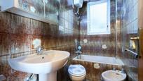 Bathroom of Flat for sale in Badalona