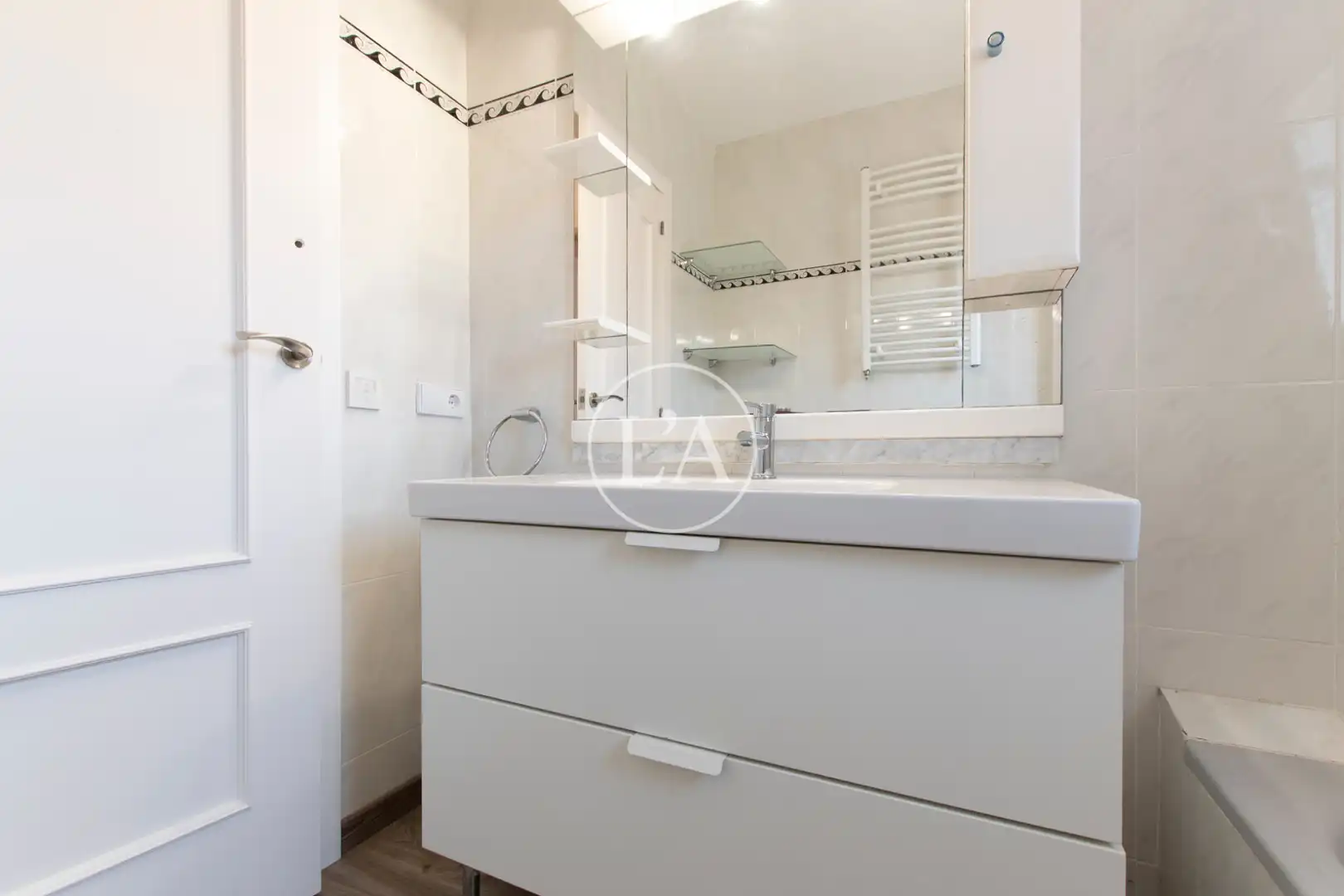 Badezimmer von Einfamilien-Reihenhaus zum Verkauf in Cambrils mit Klimaanlage, Heizung und Privatgarten