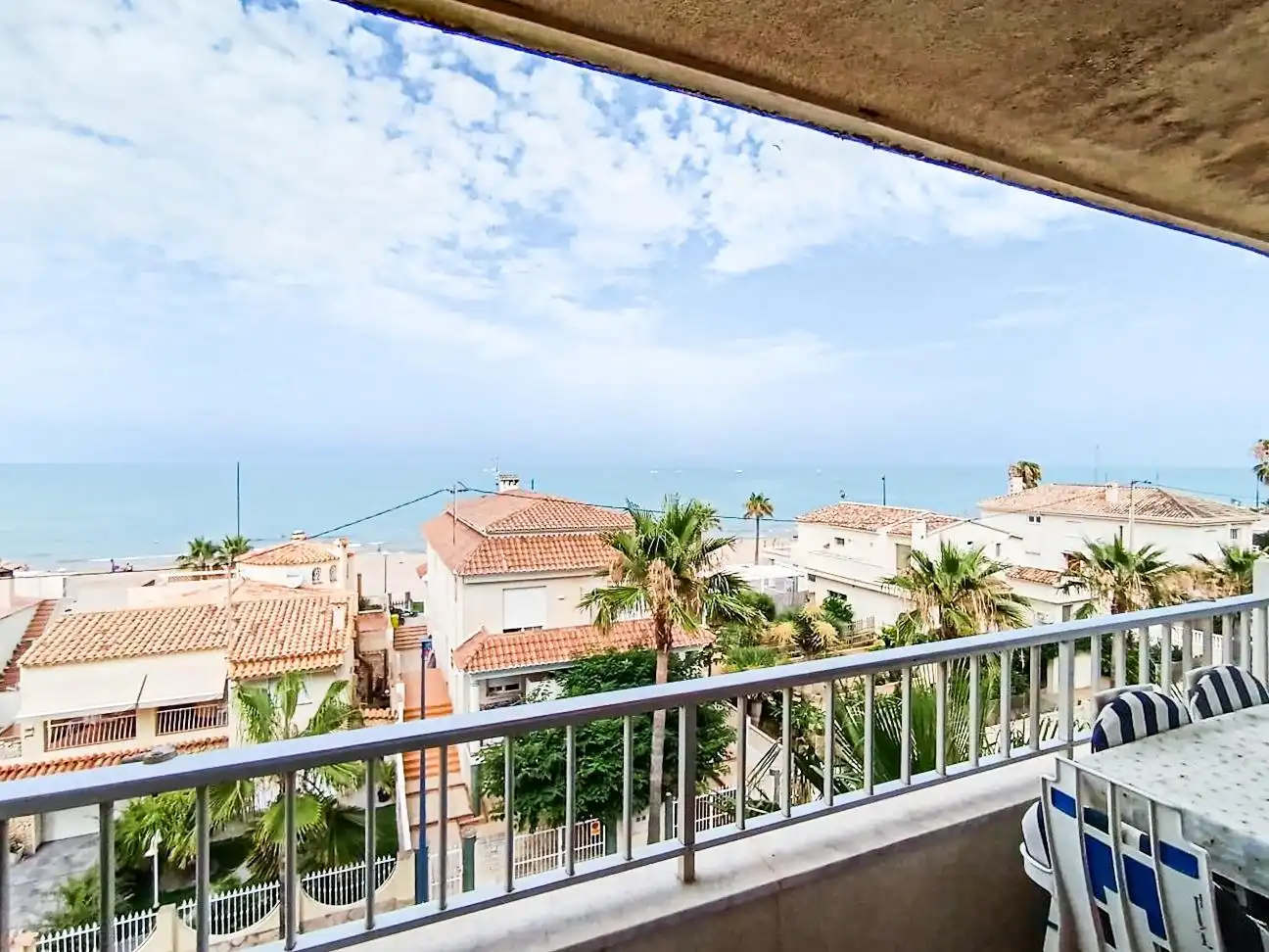 Vista exterior de Apartament en venda en Miramar amb Terrassa, Moblat i Piscina comunitària