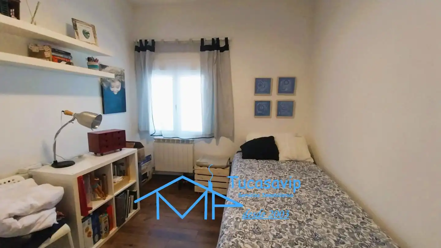 Habitación de Planta baja en venta en La Adrada 