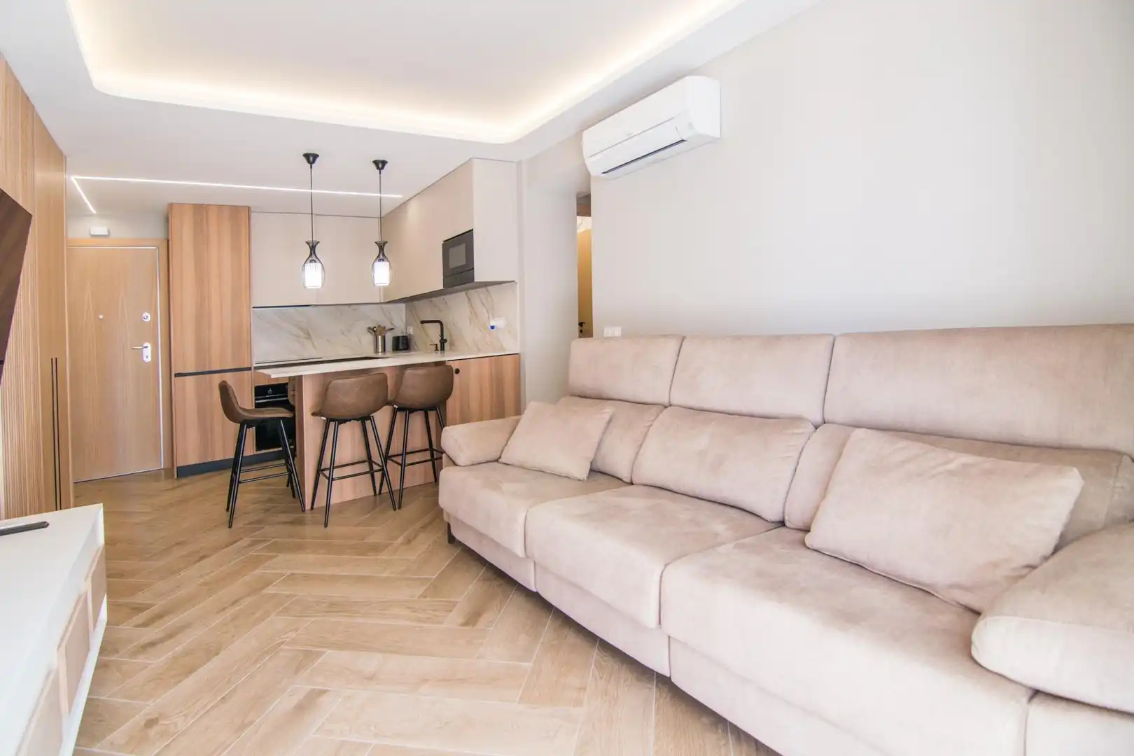 Living room of Apartments for sale in Gandia  with Air Conditioner, Terrace and Furnished