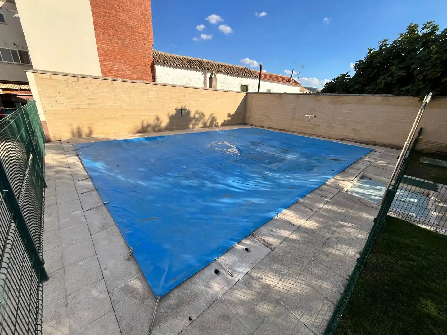 Piscina de Pis en venda en Carrión de Calatrava amb Aire condicionat, Calefacció i Terrassa