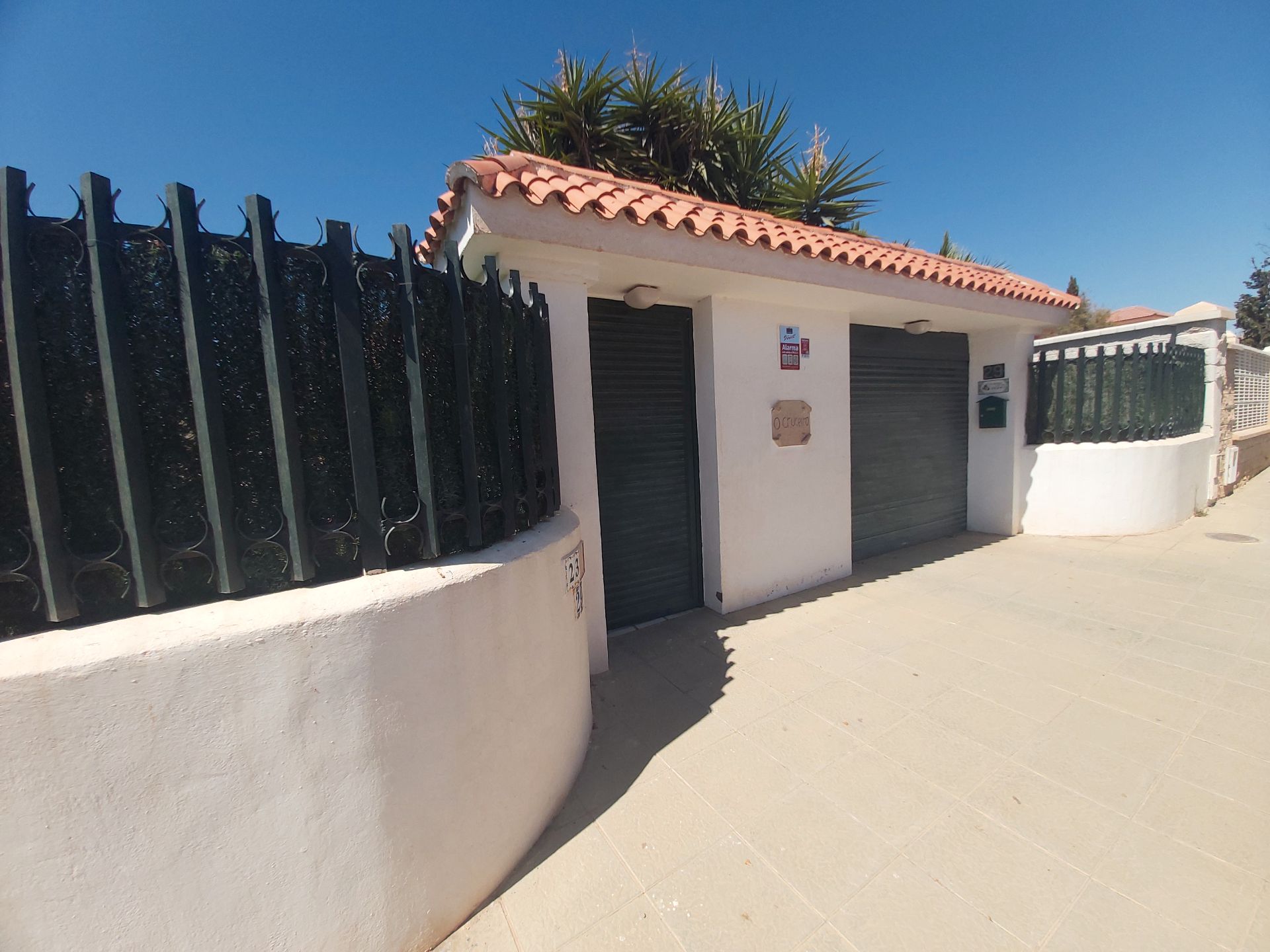 Vista exterior de Casa o chalet en venta en  Almería Capital con Aire acondicionado, Calefacción y Jardín privado
