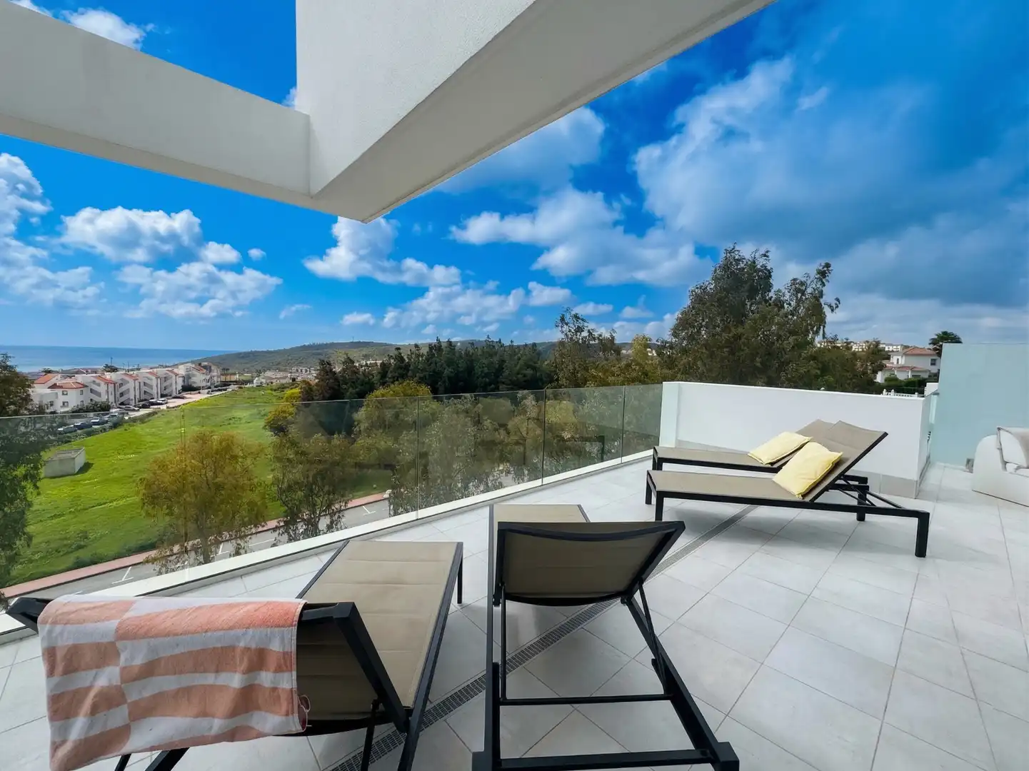 Terrasse von Dachboden zum Verkauf in Manilva mit Klimaanlage, Heizung und Terrasse