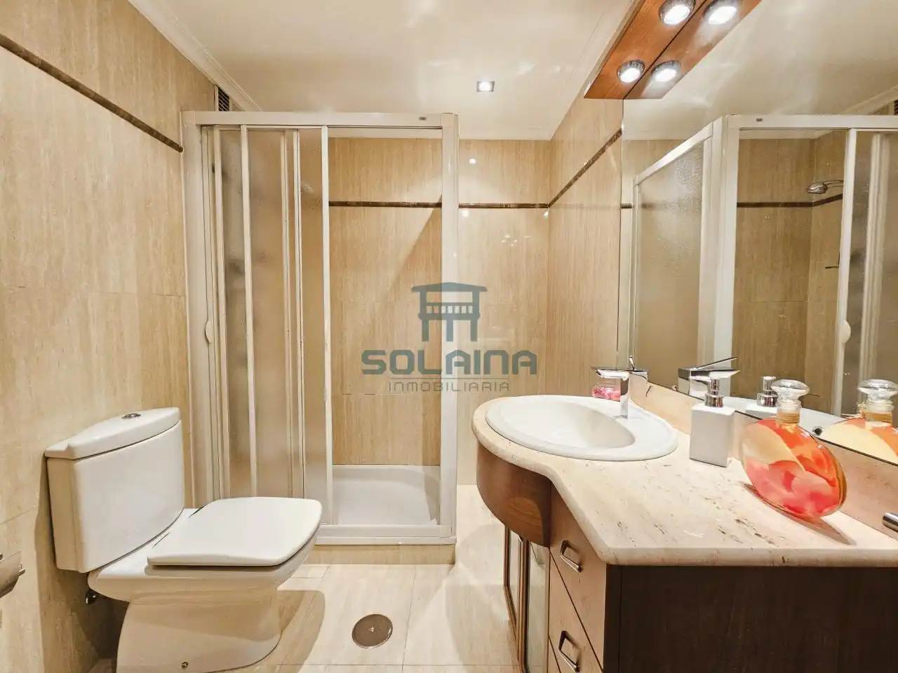 Baño de Piso en venta en Ourense Capital  con Calefacción, Trastero y Amueblado