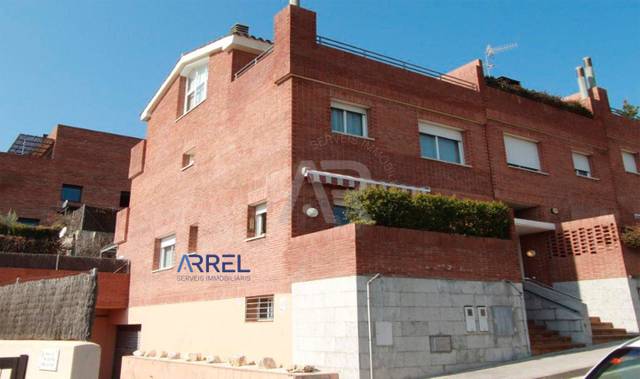 Casa adosada en Alquiler en Carrer Avellaners en Alella