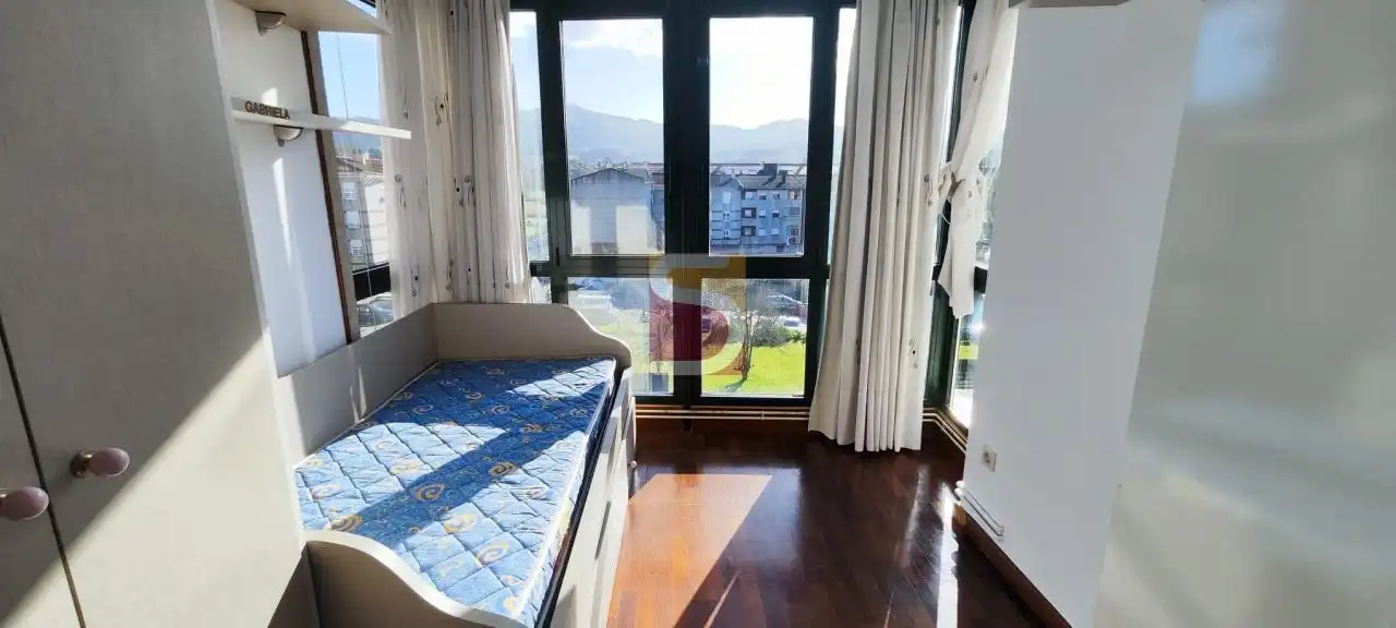 Schlafzimmer von Wohnung zur Miete in Gondomar mit Heizung, Abstellraum und Möbliert