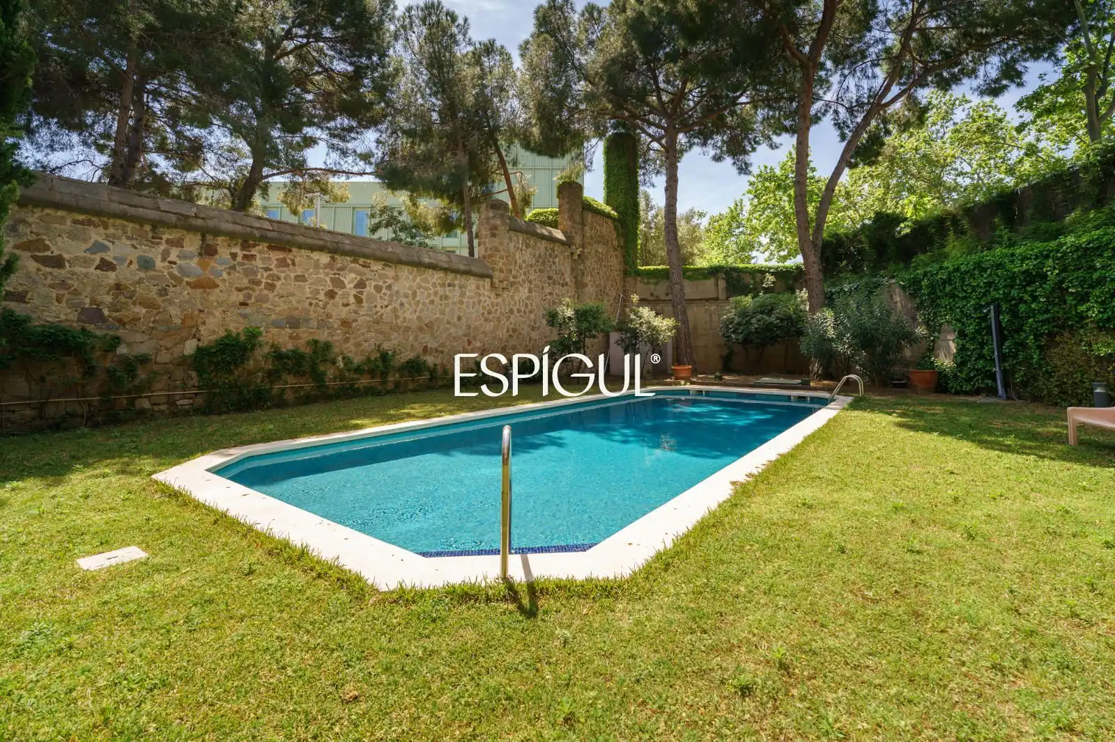 Piscina de Pis en venda en Barcelona amb Aire condicionat, Calefacció i Traster