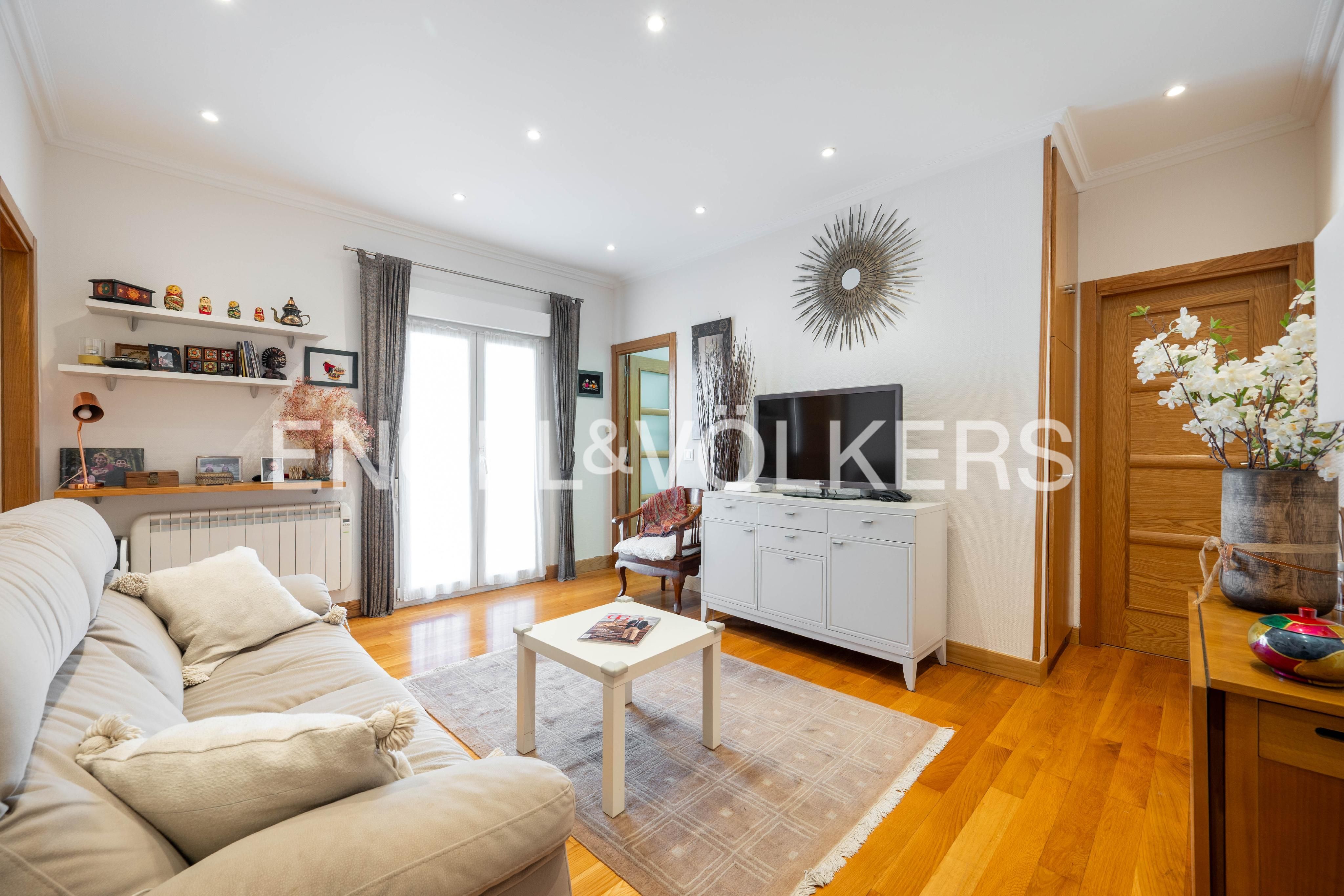 Vista exterior de Apartament en venda en Donostia - San Sebastián  amb Calefacció i Balcó