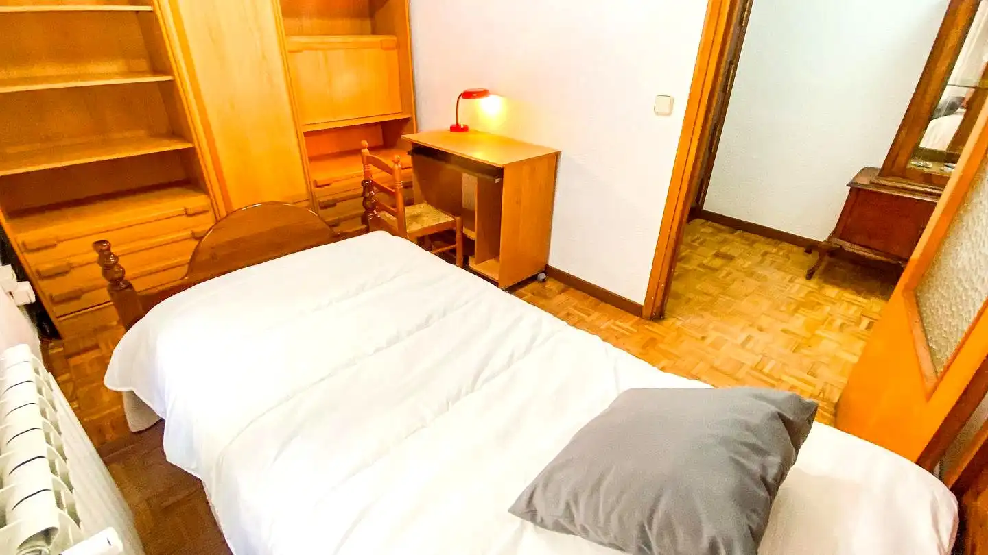 Schlafzimmer von Wohnung zur Miete in Arganzuela