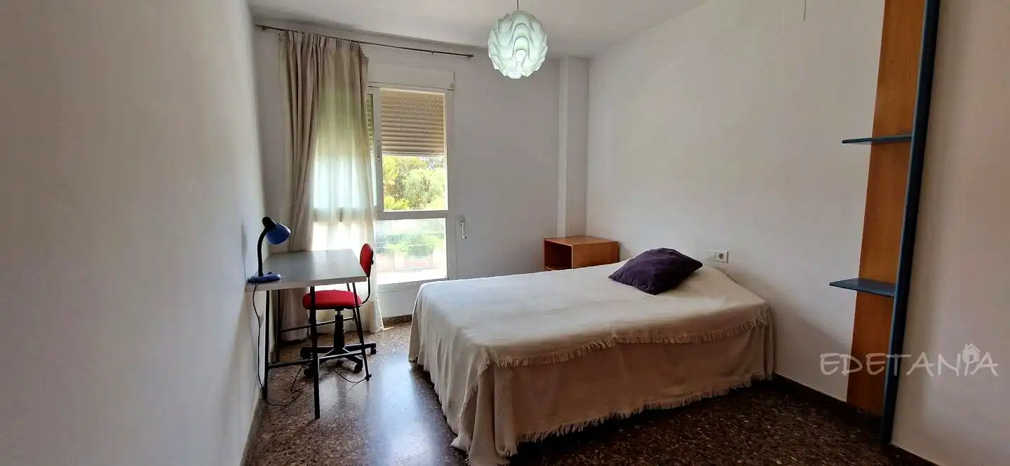 Habitación de Piso para compartir en Moncada con Aire acondicionado, Calefacción y Amueblado