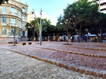 Local comercial de lloguer a Calle Doctor Gómez Ulla 8