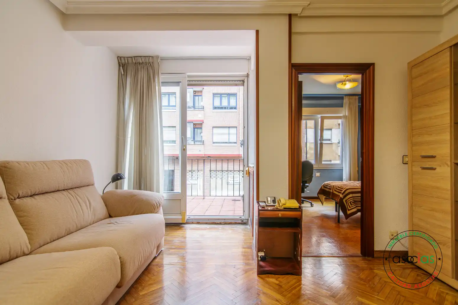 Sala d'estar de Pis en venda en Oviedo  amb Calefacció, Parquet i Terrassa