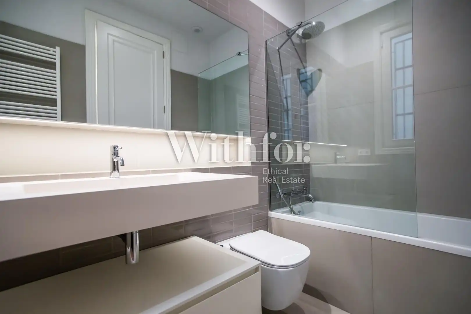 Bathroom of Flat for rent in Barcelona  with Air Conditioner, Heating and Terrace