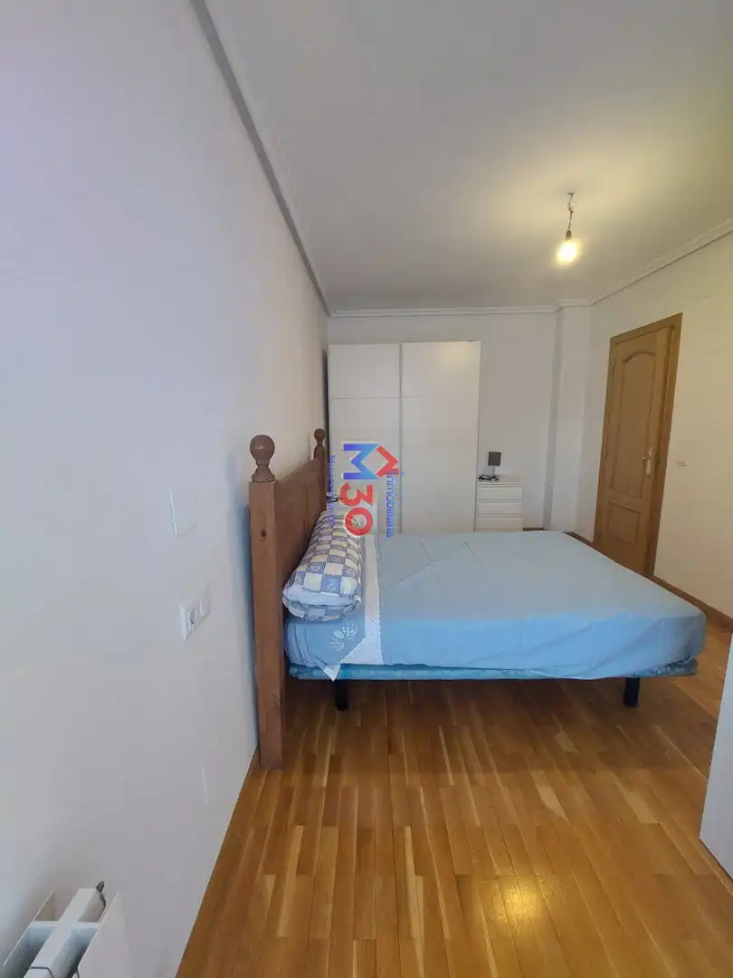 Habitación de Apartamento de alquiler en Miranda de Ebro con Calefacción, Parquet y Terraza