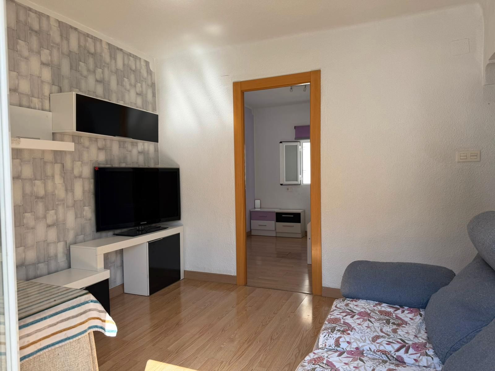 Living room of Flat for sale in  Granada Capital  with Air Conditioner, Furnished and Washing machine