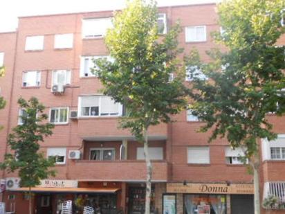 Vista exterior de Pis en venda en San Fernando de Henares amb Calefacció, Parquet i Terrassa