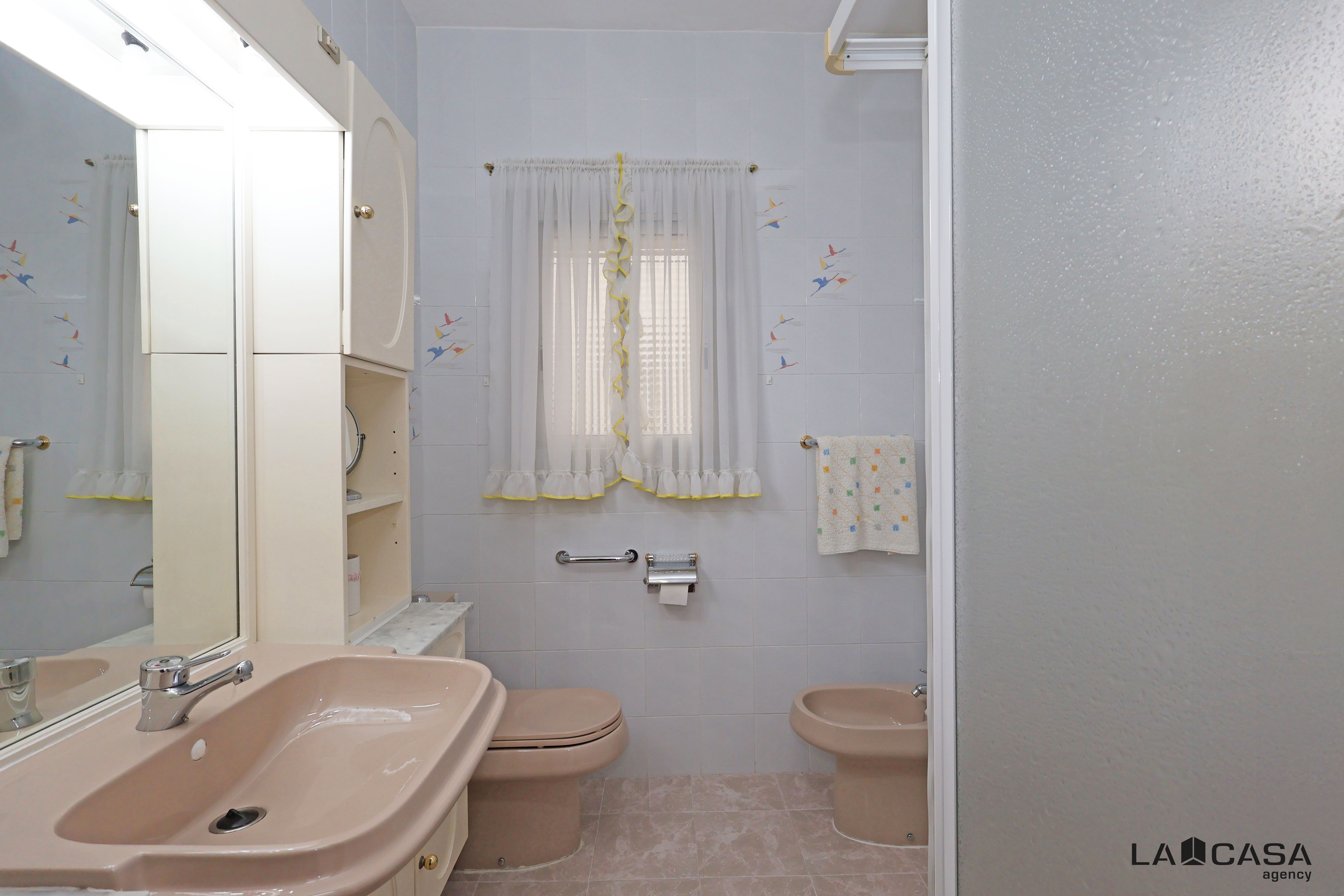 Bathroom of Flat for sale in Sant Feliu de Llobregat  with Balcony