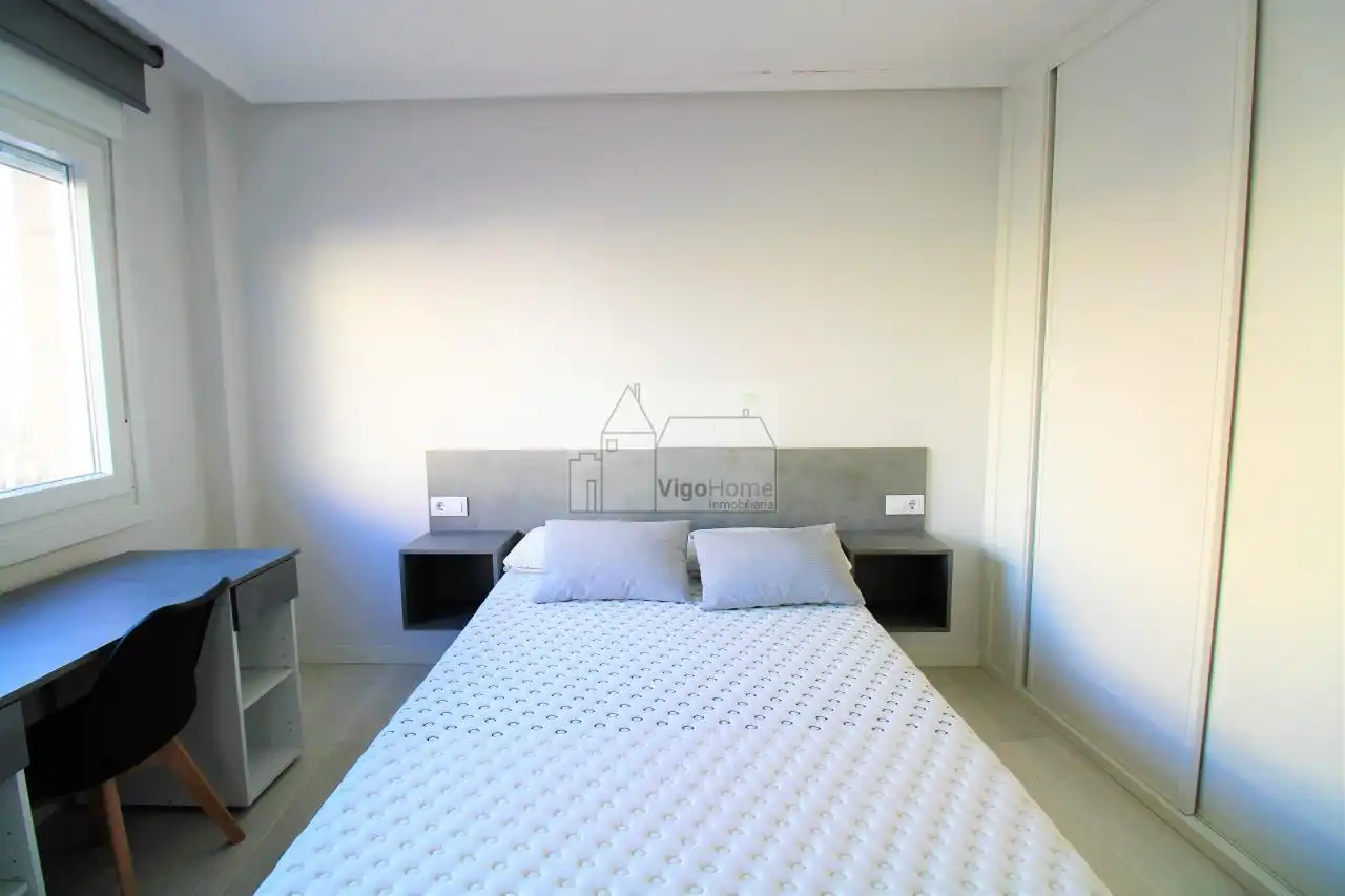 Schlafzimmer von Wohnung zur Miete in Vigo  mit Heizung, Terrasse und Möbliert